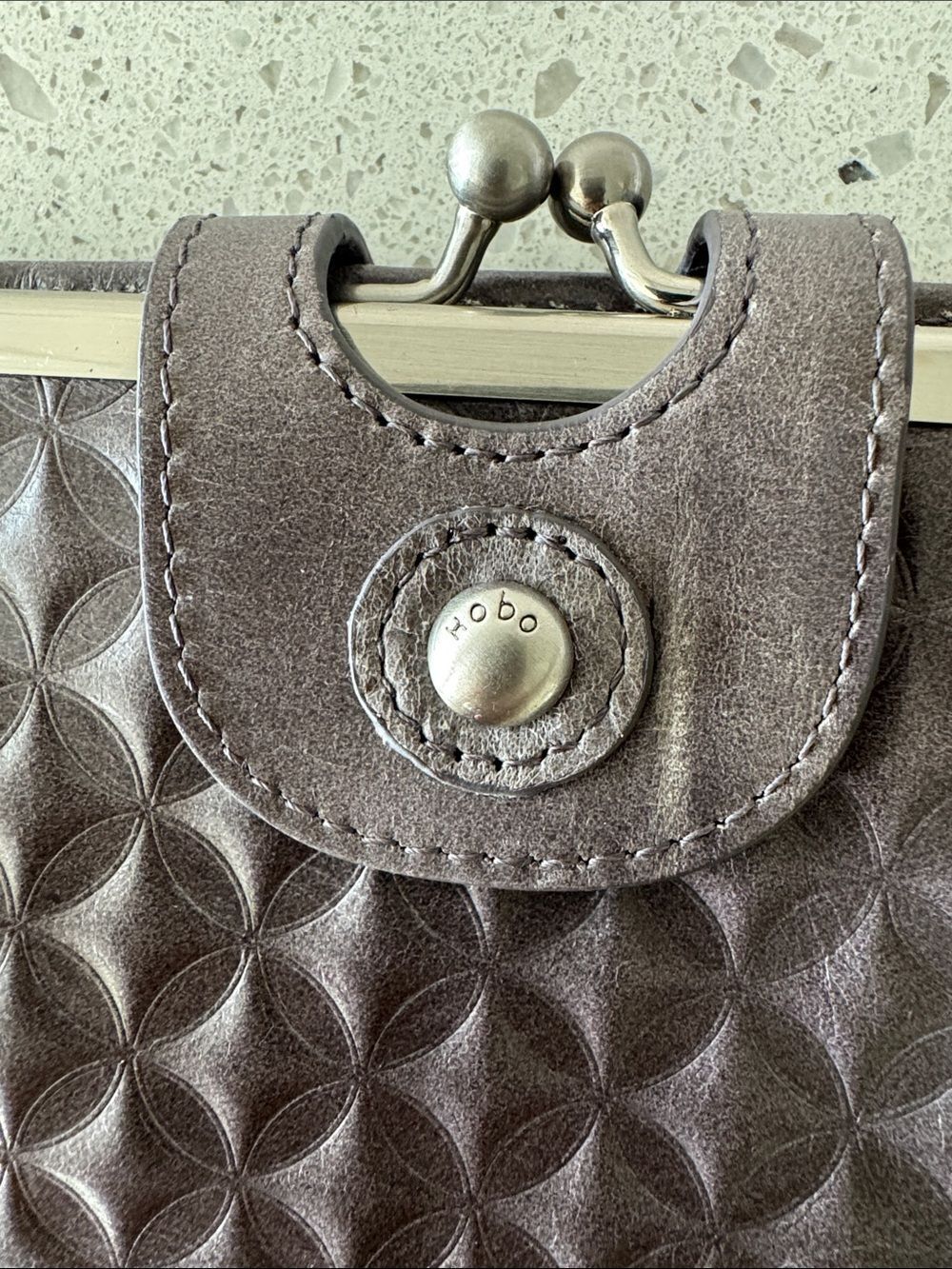 HOBO Wallet Small Clutch in Taupe Gray Textured Leather Kiss Lock EUC - Picture 9 of 12